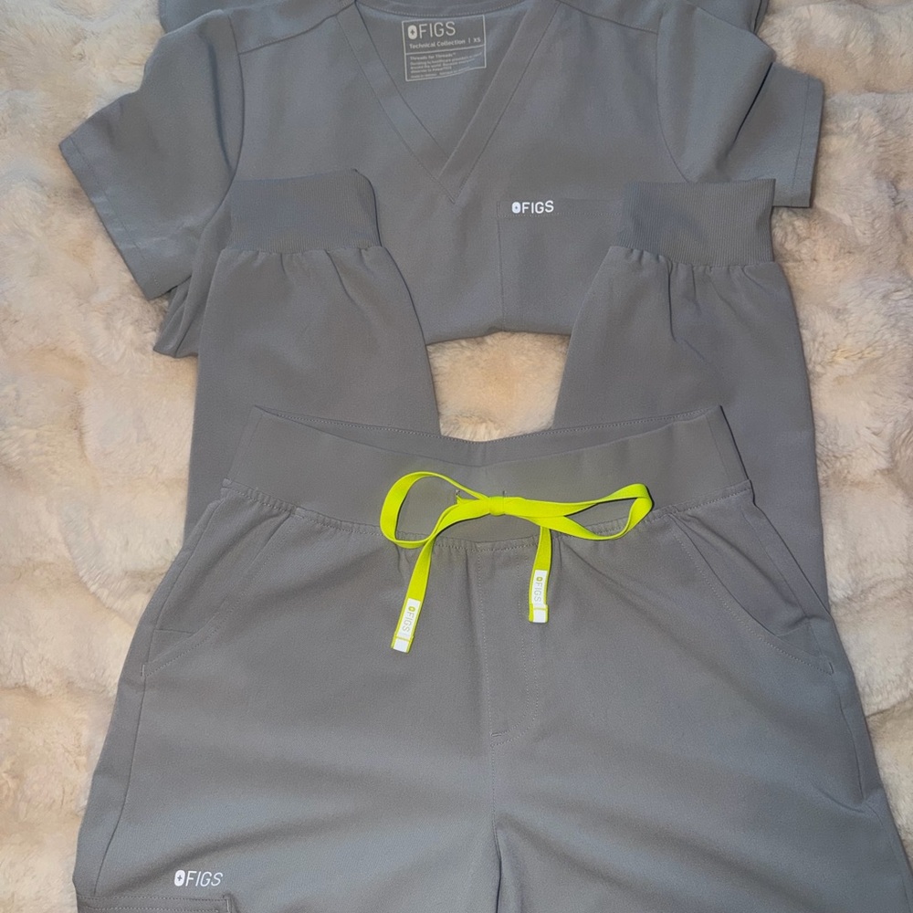 FIGS Gray Scrub Set